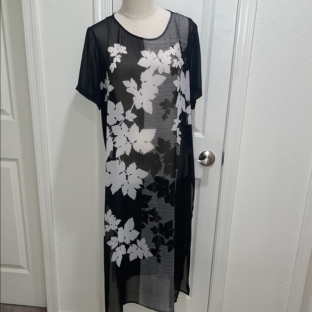 Vince Camuto Black and White Swim Coverup